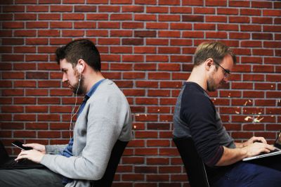 WordPress vs จ้าง Developer ทำ — SME ควรเลือกแบบไหนในปี 2026?